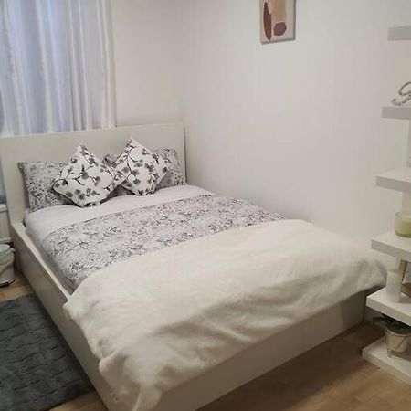 2 Bedroom Flat In Vauxhall, Лондон Экстерьер фото